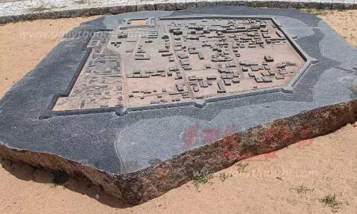 தரங்கம்பாடி வரைபடத்தைடேனிஷ் கோட்டை எதிரே வைக்க வேண்டும்