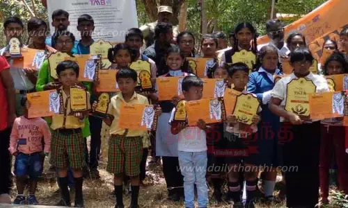 போட்டியில் வெற்றி பெற்ற மாணவர்களுக்கு பரிசு