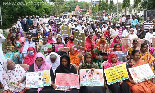சேலம் கலெக்டர் அலுவலகம் முன்பு தமிழ்நாடு மக்கள் ஒற்றுமை மேடை அமைப்பு ஆர்ப்பாட்டம்