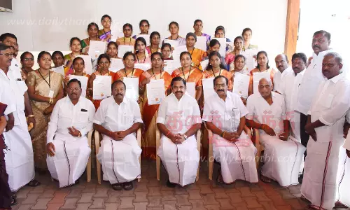 சேலம் மாநகர் மாவட்ட அ.தி.மு.க. சார்பில்30 பெண்களுக்கு தையல் பயிற்சி சான்றிதழ்எடப்பாடி பழனிசாமி வழங்கினார்