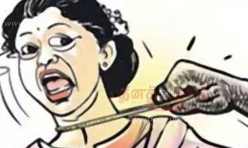 ஆசிரியையிடம் தங்கச்சங்கிலி பறிப்பு