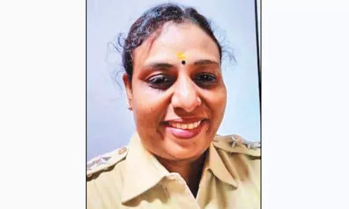 டாக்டர்களை மிரட்டி ரூ.12 லட்சம் பறித்த வழக்கு: பெண் இன்ஸ்பெக்டர் கைது