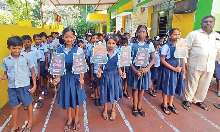 புதுச்சேரியில் 'நோ பேக் டே' இன்று தொடக்கம் - புத்தக பை இல்லாமல் பள்ளிகளுக்கு வந்த மாணவர்கள்....!