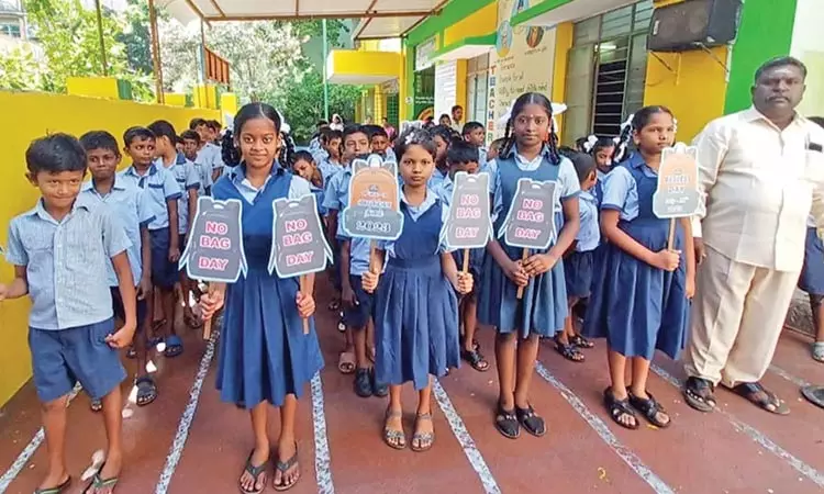 புதுச்சேரியில் நோ பேக் டே இன்று தொடக்கம் - புத்தக பை இல்லாமல் பள்ளிகளுக்கு வந்த மாணவர்கள்....! புதுச்சேரியில் நோ பேக் டே இன்று தொடக்கம் - புத்தக பை இல்லாமல் பள்ளிகளுக்கு வந்த மாணவர்கள்....!