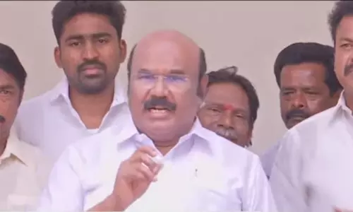 ஓ.பி.எஸ் - டிடிவி தினகரன் கூட்டணி அச்சாணி இல்லாத வண்டி - ஜெயக்குமார் பேட்டி