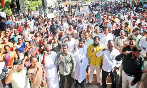 மணிப்பூர் சம்பவம்: உலக அரங்கில் இந்தியாவுக்கு ஏற்பட்ட தலைகுனிவு- சீமான் பேட்டி