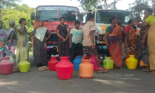 குடிநீர் வினியோகம் செய்யக்கோரி காலி குடங்களுடன் பெண்கள் சாலை மறியல்