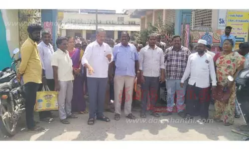 ரேஷன் கடை விற்பனையாளர்கள் ஆர்ப்பாட்டம்