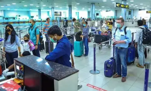 விமான நிலையங்களில் பறிமுதல் செய்யப்பட்ட பொருட்களின் பட்டியலில் பவர் பேங்க் முதலிடம்..! விமான நிலையங்களில் பறிமுதல் செய்யப்பட்ட பொருட்களின் பட்டியலில் பவர் பேங்க் முதலிடம்..!