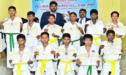 பீரிமியர் லீக் கராத்தே போட்டி:சாத்தான்குளம் பள்ளி மாணவர்கள் சாதனை