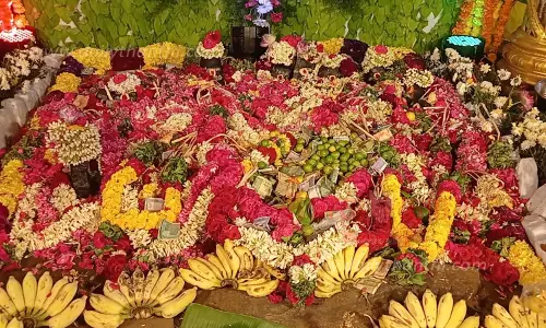 ராசிபுரம் அருகே ஆண்கள் மட்டும் பங்கேற்றபொங்களாயி அம்மன் கோவில் திருவிழா177 ஆடுகள் பலியிட்டு அன்னதானம்