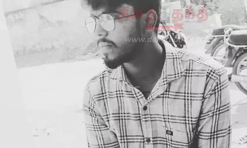 ராசிபுரம் அருகேதடுப்பு சுவரில் மோட்டார் சைக்கிள் மோதி பட்டதாரி உள்பட 2 பேர் பலி