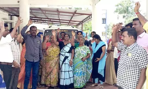 ஊரக வளர்ச்சி அலுவலர்கள் ஆர்ப்பாட்டம்