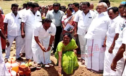 ரூ.12 லட்சத்தில் பஸ் நிறுத்தம் கட்டும் பணி