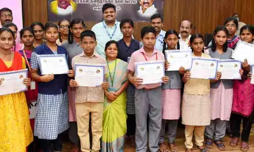 பேச்சுப்போட்டியில் வெற்றி பெற்ற மாணவர்களுக்கு பரிசு