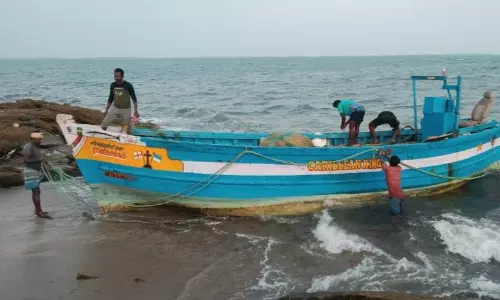 இலங்கையில் இருந்து ராமேசுவரத்துக்கு கடத்தி வந்த 9 கிலோ தங்கம் சிக்கியது-4 பேரிடம் விசாரணை; 2 படகுகள் பறிமுதல்