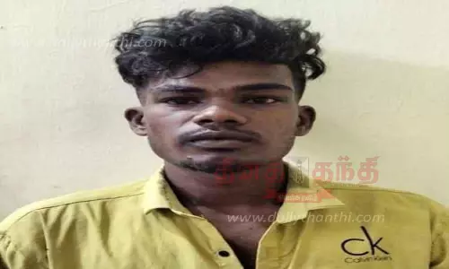 முகநூலில் அரிவாள்- கத்தியுடன் புகைப்படம் பதிவிட்டவர் கைது முகநூலில் அரிவாள்- கத்தியுடன் புகைப்படம் பதிவிட்டவர் கைது