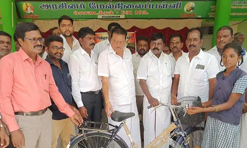 738 மாணவ- மாணவிகளுக்கு விலையில்லா சைக்கிள்