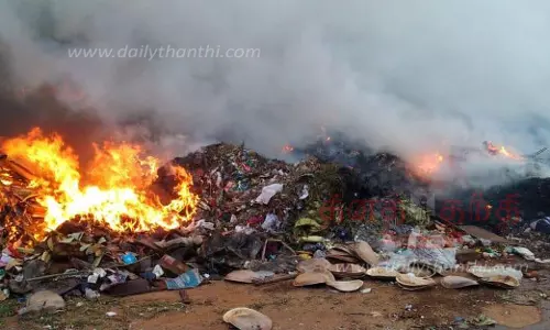 மேட்டூர் நகராட்சி குப்பை கிடங்கில் திடீர் தீ