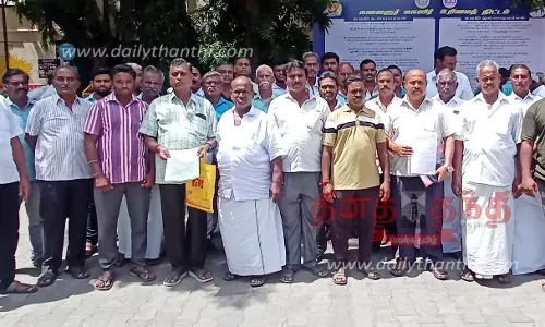 கஸ்பாபேட்டை அண்ணமார் கோவிலில் அனைத்து சமூகத்தினரும் சேர்ந்து திருப்பணி செய்ய நடவடிக்கை; பொதுமக்கள் திரண்டு வந்து கலெக்டரிடம் மனு கஸ்பாபேட்டை அண்ணமார் கோவிலில் அனைத்து சமூகத்தினரும் சேர்ந்து திருப்பணி செய்ய நடவடிக்கை; பொதுமக்கள் திரண்டு வந்து கலெக்டரிடம் மனு