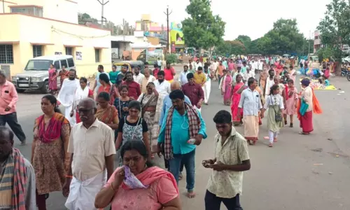 ஆடி மாத பவுர்ணமி: ஆயிரக்கணக்கான பக்தர்கள் திருவண்ணாமலையில் கிரிவலம்..! ஆடி மாத பவுர்ணமி: ஆயிரக்கணக்கான பக்தர்கள் திருவண்ணாமலையில் கிரிவலம்..!