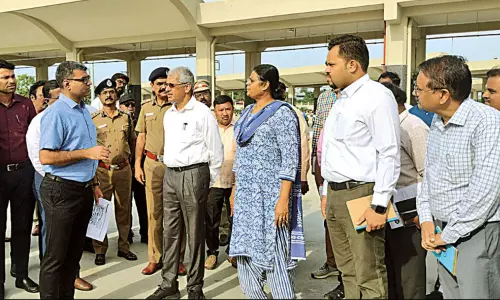 கிளாம்பாக்கம் பஸ் நிலையத்தில் தலைமைச் செயலாளர் சிவ்தாஸ் மீனா ஆய்வு கிளாம்பாக்கம் பஸ் நிலையத்தில் தலைமைச் செயலாளர் சிவ்தாஸ் மீனா ஆய்வு