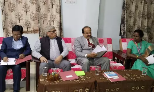 அரசு கல்லூரியில் தரச்சான்று குழுவினர் ஆய்வு