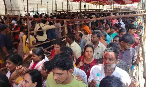 ஆடி மாத பவுர்ணமியை முன்னிட்டு ஏராளமான பக்தர்கள் கிரிவலம்