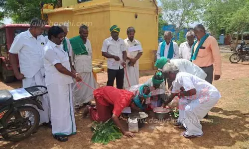 என்.எல்.சி.யை கண்டித்து விவசாயிகள் நூதன ஆர்ப்பாட்டம்