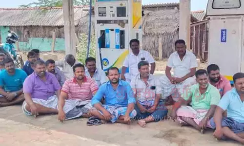 விசைப்படகு மீனவர்கள் போராட்டம்