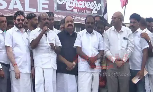 ஊட்டியில் ஓ.பி.எஸ். அணியினர் ஆர்ப்பாட்டம்