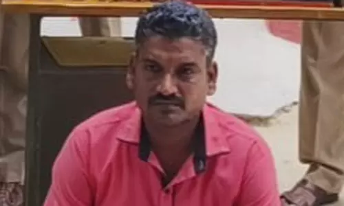 மதுபாட்டில், சாராயம் கடத்தல்; வாலிபர் கைது