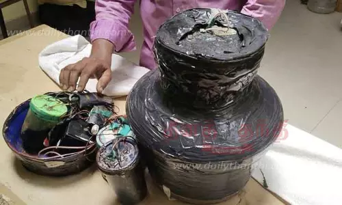 இரிடியம் கண்டுபிடிக்கும் ரைஸ் புல்லிங் எந்திரம் என கூறி ஏமாற்றிய 2 பேர் கைது