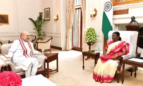 ஜனாதிபதி திரவுபதி முர்முவுடன் உள்துறை மந்திரி அமித் ஷா சந்திப்பு