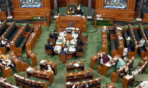 3 மசோதாக்களை நிறைவேற்றி மக்களவை ஒத்திவைப்பு; மாநிலங்களவையில் எதிர்க்கட்சிகள் வெளிநடப்பு