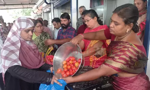 சேலம்  ரேஷன் கடைகளில்தக்காளி கிலோ ரூ.60-க்கு விற்பனை