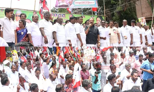 கோடநாடு கொலையில் உரிய விசாரணை நடத்த வலியுறுத்திசேலத்தில் ஓ.பன்னீர்செல்வம் அணி, அ.ம.மு.க. ஆர்ப்பாட்டம்