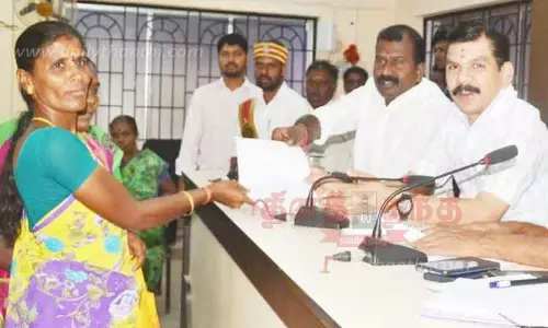 நூலகங்களுக்கு சுதந்திர போராட்ட தியாகிகள் பெயர் வைக்க வேண்டும்; மேயரிடம் பொதுமக்கள் மனு நூலகங்களுக்கு சுதந்திர போராட்ட தியாகிகள் பெயர் வைக்க வேண்டும்; மேயரிடம் பொதுமக்கள் மனு