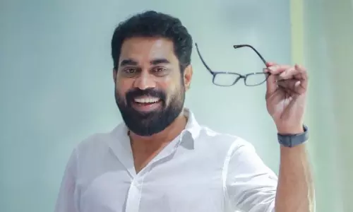 பிரபல நடிகர் போலீசில் புகார்