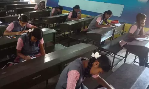 மாணவ-மாணவிகளுக்கு கட்டுரைப்போட்டி