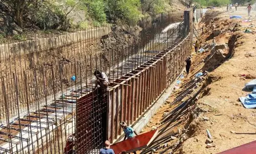 காண்டூர் கால்வாயில் சீரமைப்பு பணி