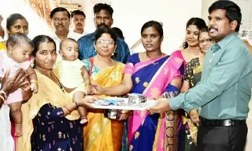 தாய்மார்களுக்கு ஊட்டச்சத்து பரிசு பெட்டகம் தாய்மார்களுக்கு ஊட்டச்சத்து பரிசு பெட்டகம்