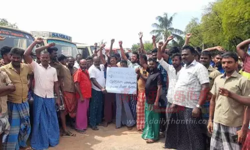 லாரி டிரைவர்கள் வேலை நிறுத்தம்