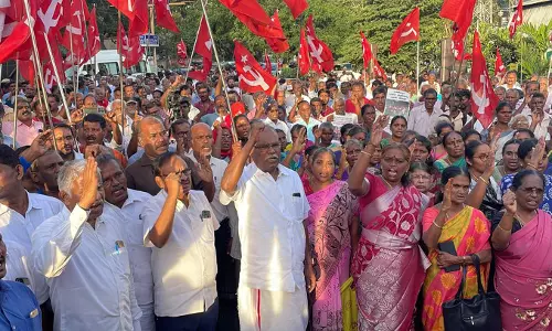 கோவையில் மார்க்சிஸ்ட் கம்யூனிஸ்டு கட்சியினர் ஆர்ப்பாட்டம்
