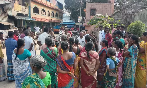 பஸ் வசதி கேட்டு பொதுமக்கள் சாலை மறியல்