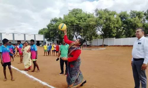 பள்ளி மாணவிகளுக்கான எறிபந்து போட்டி பள்ளி மாணவிகளுக்கான எறிபந்து போட்டி