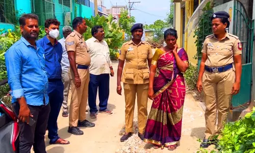 பிளஸ்-2 படித்து விட்டு மருத்துவம் பார்த்த போலி பெண் டாக்டர் கைது