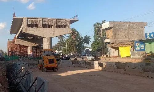 ஆமை வேகத்தில் பாலம் கட்டும் பணி