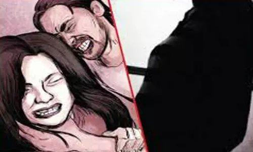 சட்டக்கல்லூரி மாணவிக்கு பாலியல் தொல்லை சட்டக்கல்லூரி மாணவிக்கு பாலியல் தொல்லை