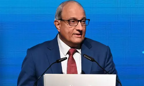 சிங்கப்பூர் அமைச்சரவையில் இருந்து இந்திய வம்சாவளி மந்திரி இடைநீக்கம் சிங்கப்பூர் அமைச்சரவையில் இருந்து இந்திய வம்சாவளி மந்திரி இடைநீக்கம்